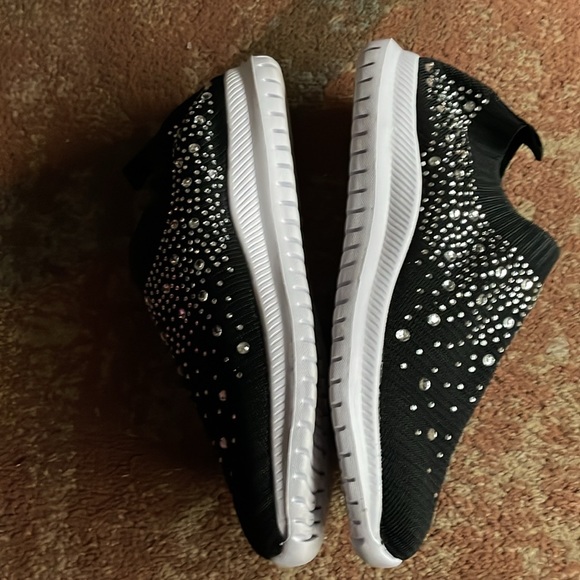 Women’s size 40 black studded pull on shoes - Picture 2 of 6